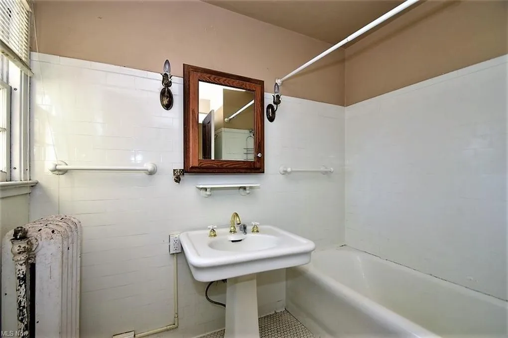 9185b7dd92e18bf083e401dbf3a88308l-m3312071662xd-w1020_h770_q80 bddebfedbfal mxd w h q | Reflections Interior Design