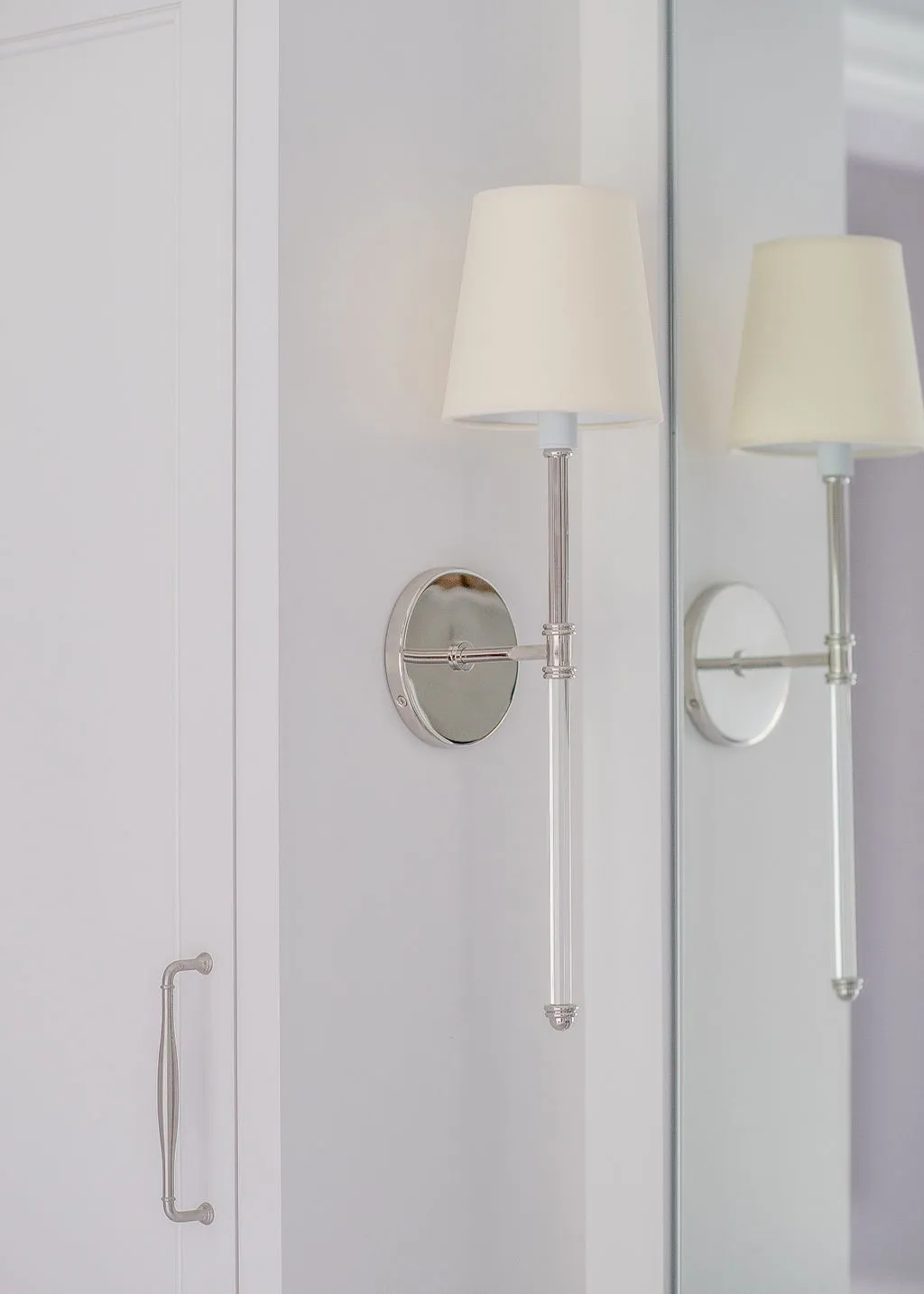 Bathroom vanity sconce