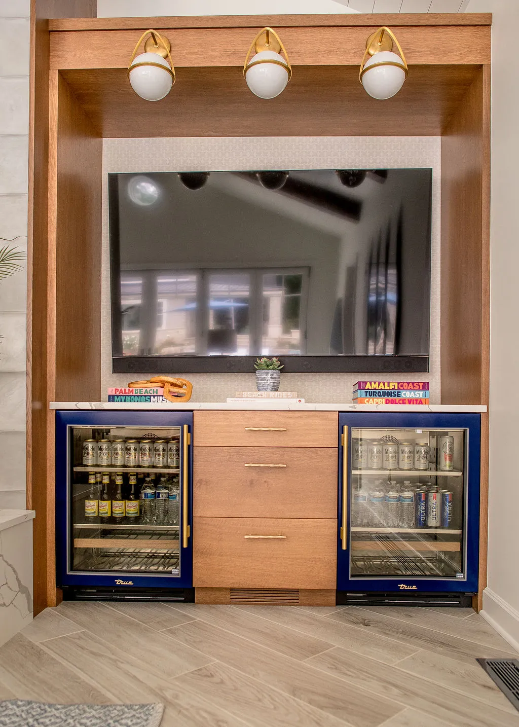 Pool house with mini fridges for drinks