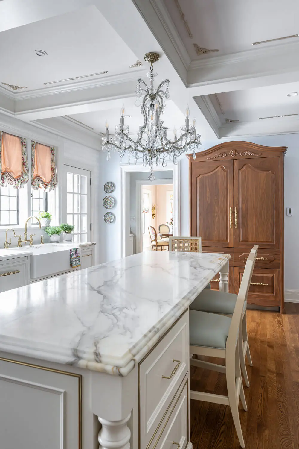 Elegant traditional kitchen with classic proportions and refined detailing.