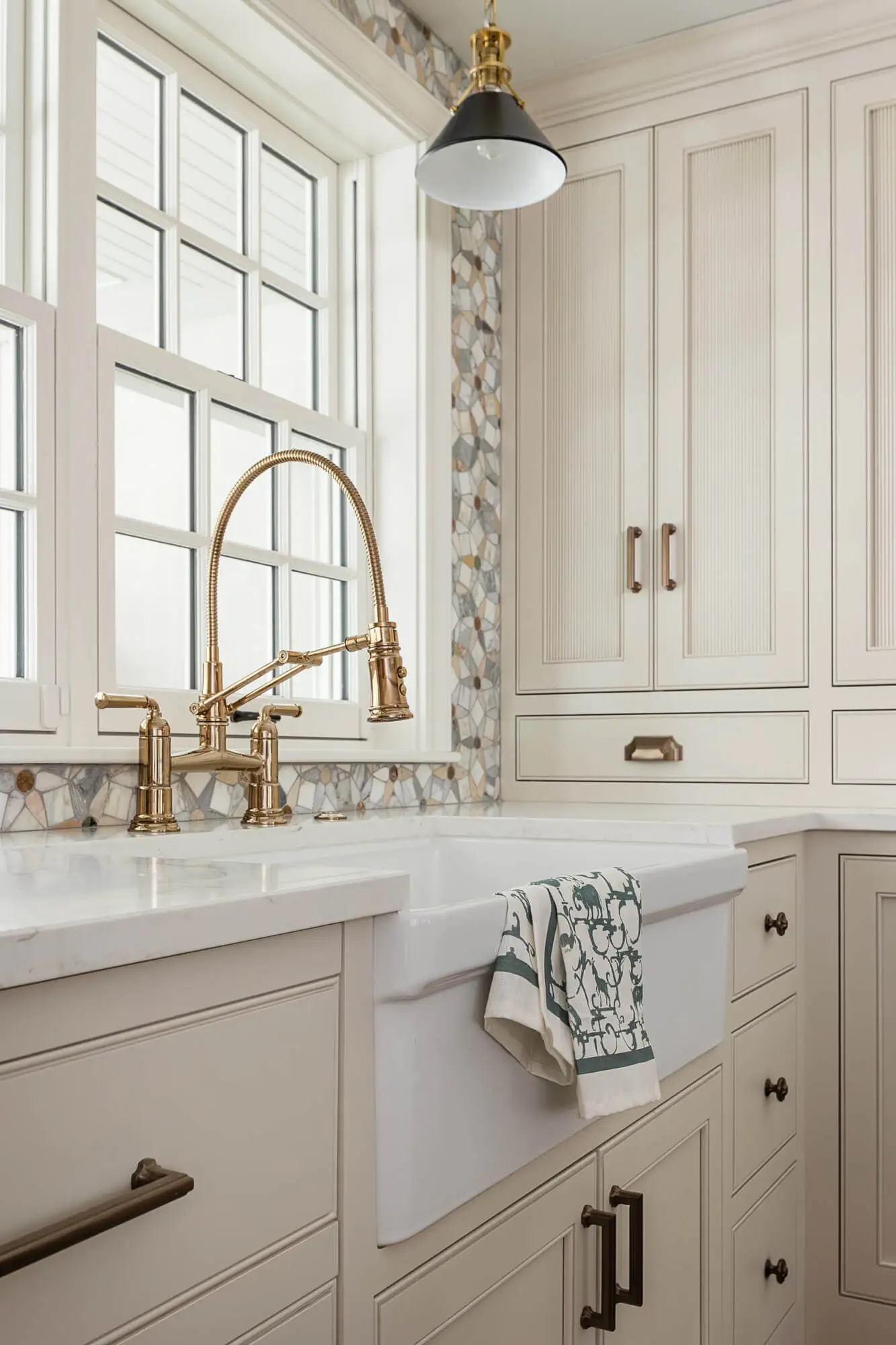 creamy white corner cabinets and farmhouse sink